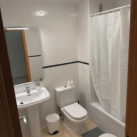 Apartment Cozy Modern 3 Bedroom *
