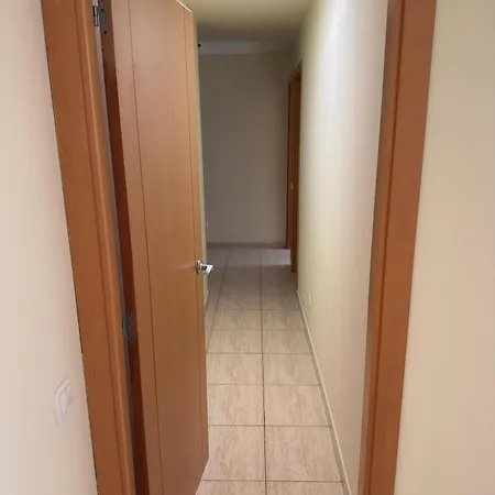 Cozy Modern 3 Bedroom *